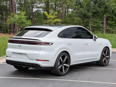 Certified 2026 Porsche Cayenne Turbo AWD/4WD image 25