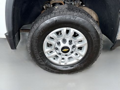 Used 2024 Chevrolet Silverado 2500 LT image 31