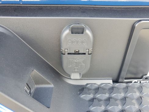 New 2026 GMC Canyon Elevation image 6