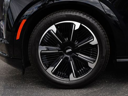 Used 2025 Cadillac Escalade IQ Sport 1 w/ Smart Trailering package image 17