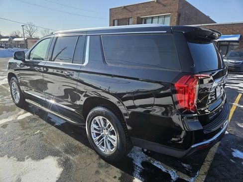 Used 2022 GMC Yukon XL SLT w/ SLT Premium Package image 5
