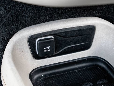 Used 2024 Chrysler Pacifica Touring-L FWD image 25