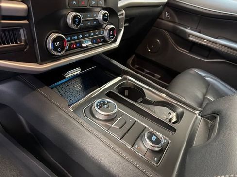 Used 2024 Ford Expedition XLT image 24