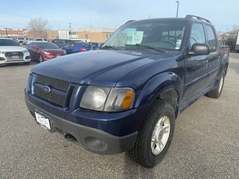 Used 2004 Ford Explorer Sport Trac XLT image 2