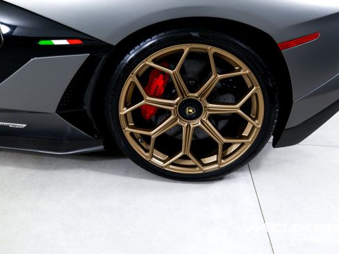 Used 2020 Lamborghini Aventador SVJ AWD/4WD image 30