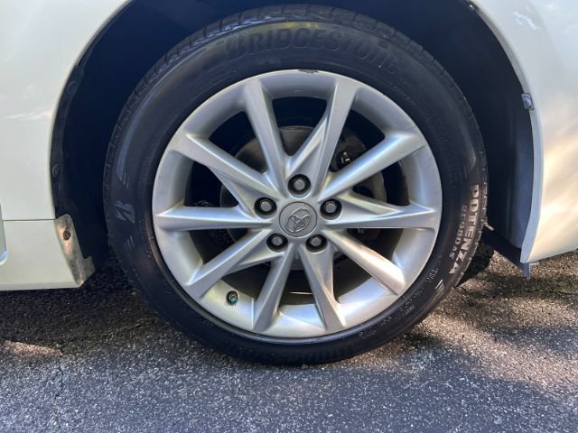 Used 2013 Toyota Prius V Five FWD image 34