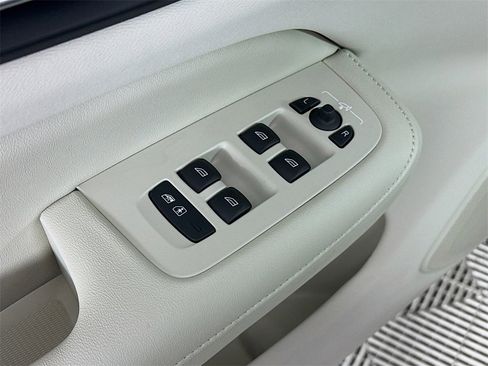 Used 2024 Volvo S60 T8 Ultimate w/ Climate Package image 17