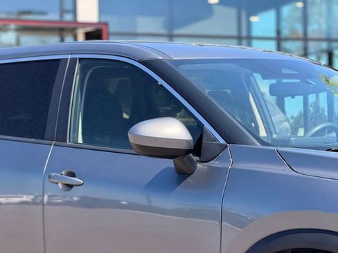 Used 2024 Nissan Rogue SV image 4