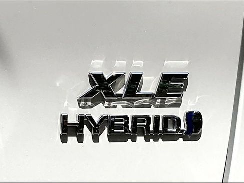 Used 2022 Toyota RAV4 XLE Premium AWD/4WD image 21