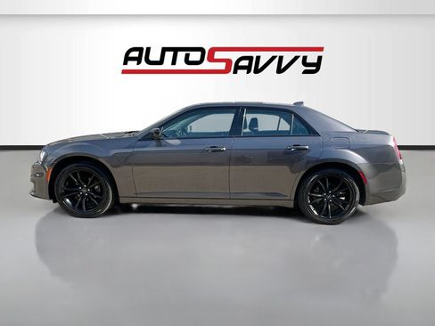 Used 2021 Chrysler 300 Touring w/ Sport Appearance Package RWD image 4