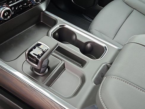 New 2026 GMC Sierra 1500 SLT image 16