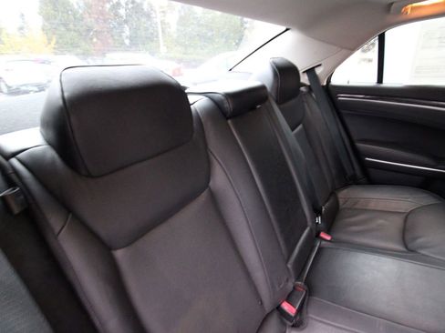 Used 2018 Chrysler 300 Limited image 21