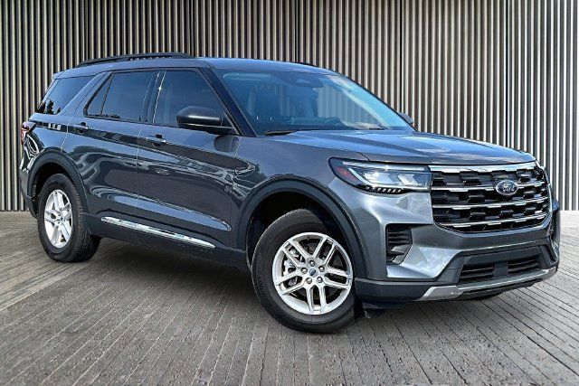Used 2025 Ford Explorer Active RWD image 10