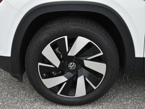 Used 2025 Volkswagen Atlas Cross Sport SE image 9