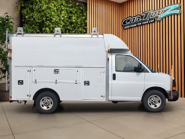 Used 2016 GMC Savana 3500 RWD image 2