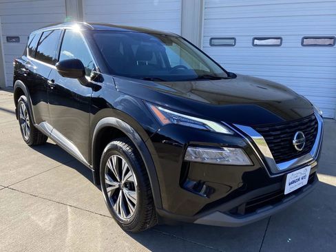 Used 2021 Nissan Rogue SV image 1