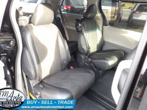 Used 2012 Toyota Sienna SE image 17