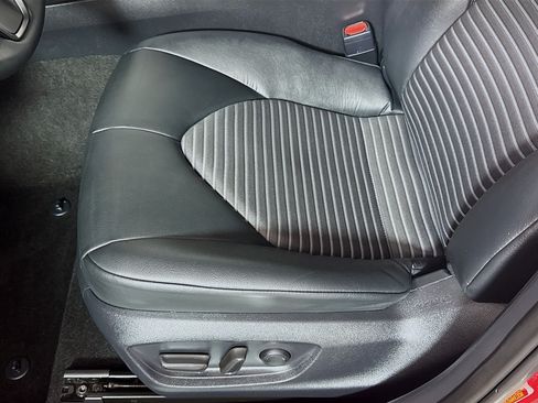 Used 2024 Toyota Camry SE AWD/4WD image 19