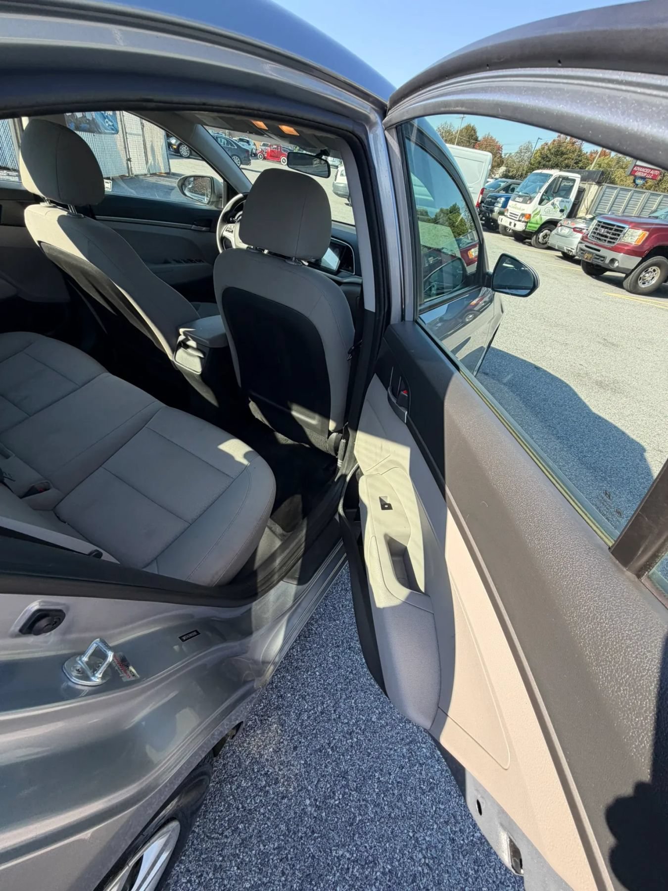 Used 2017 Hyundai Elantra SE FWD image 39