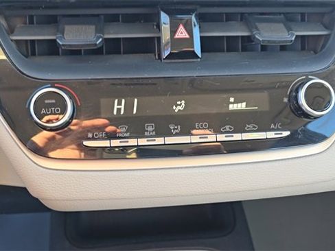 Used 2022 Toyota Corolla LE image 21