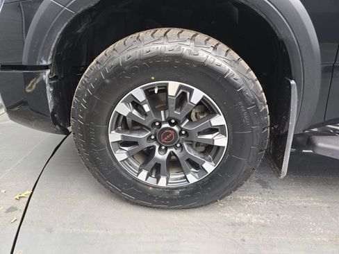 Used 2024 Nissan Titan PRO-4X w/ Pro-4x Convenience Package image 15