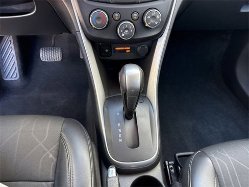 Used 2019 Chevrolet Trax LT w/ LT Convenience Package image 25