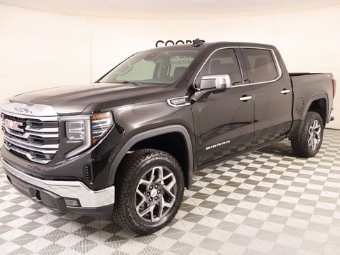 Used 2022 GMC Sierra 1500 SLT AWD/4WD image 12