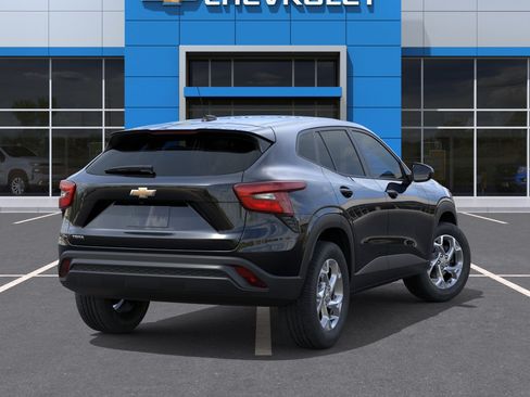 New 2026 Chevrolet Trax LS w/ LS Convenience Package FWD image 4