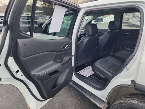 Certified 2022 GMC Acadia SLT w/ Elevation Edition image 25