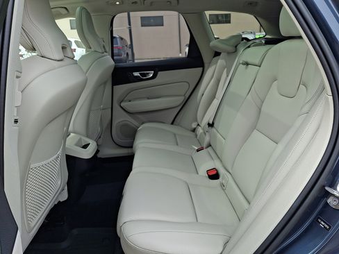 Used 2023 Volvo XC60 B5 Plus image 10