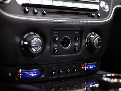 Used 2018 Rolls-Royce Dawn image 59