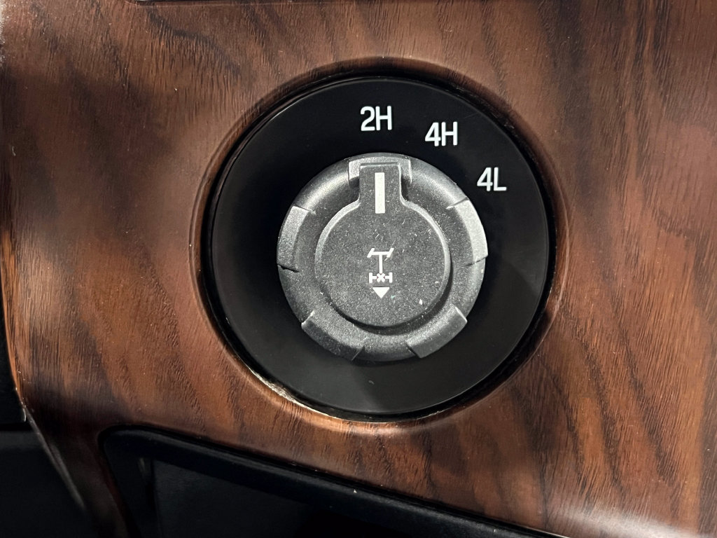 Used 2014 Ford F250 Lariat w/ Chrome Package AWD/4WD image 32