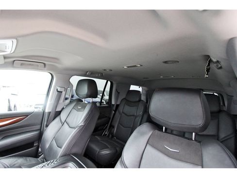 Used 2017 Cadillac Escalade 4WD image 28