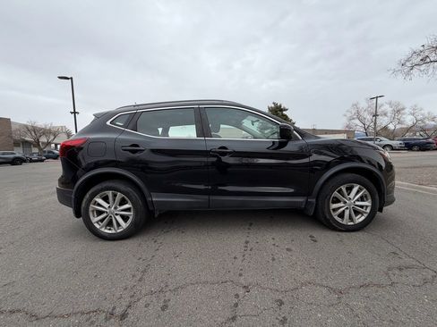 Used 2018 Nissan Rogue Sport SV image 5