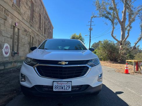 Used 2020 Chevrolet Equinox LS w/ LS Convenience Package AWD/4WD image 2