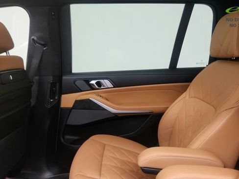 Used 2025 BMW X7 xDrive40i w/ M Sport Package AWD/4WD image 47