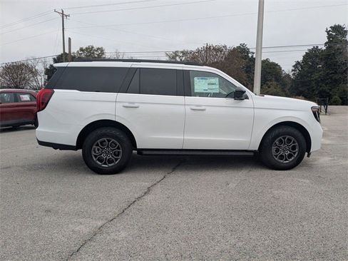 New 2025 Ford Expedition Active image 2