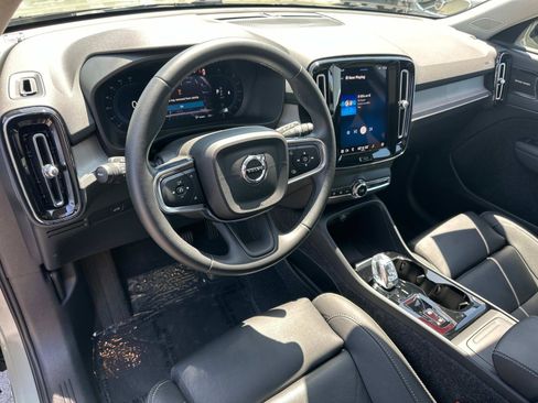 Certified 2025 Volvo XC40 B5 Plus w/ Climate Package image 9