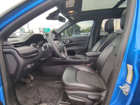 Used 2022 Jeep Compass Latitude w/ Sun and Sound Group AWD/4WD image 16