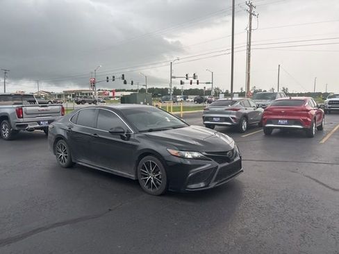 Used 2021 Toyota Camry SE FWD image 8