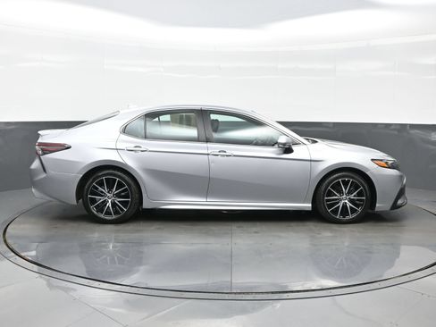 Used 2024 Toyota Camry SE FWD image 7