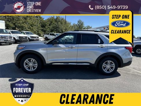 New 2024 Ford Explorer XLT w/ Equipment Group 202A image 9