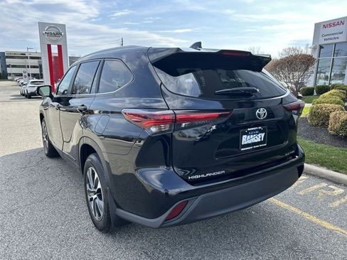 Used 2024 Toyota Highlander XLE image 6