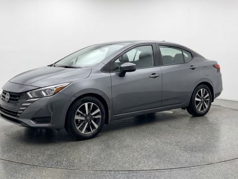 Used 2025 Nissan Versa SV image 3