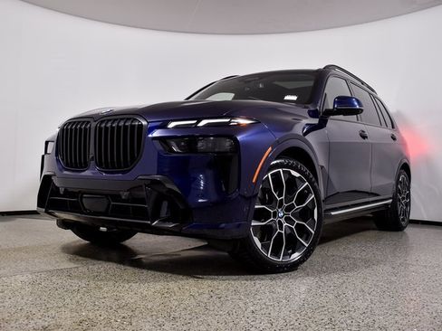 Used 2023 BMW X7 xDrive40i w/ M Sport Package image 2