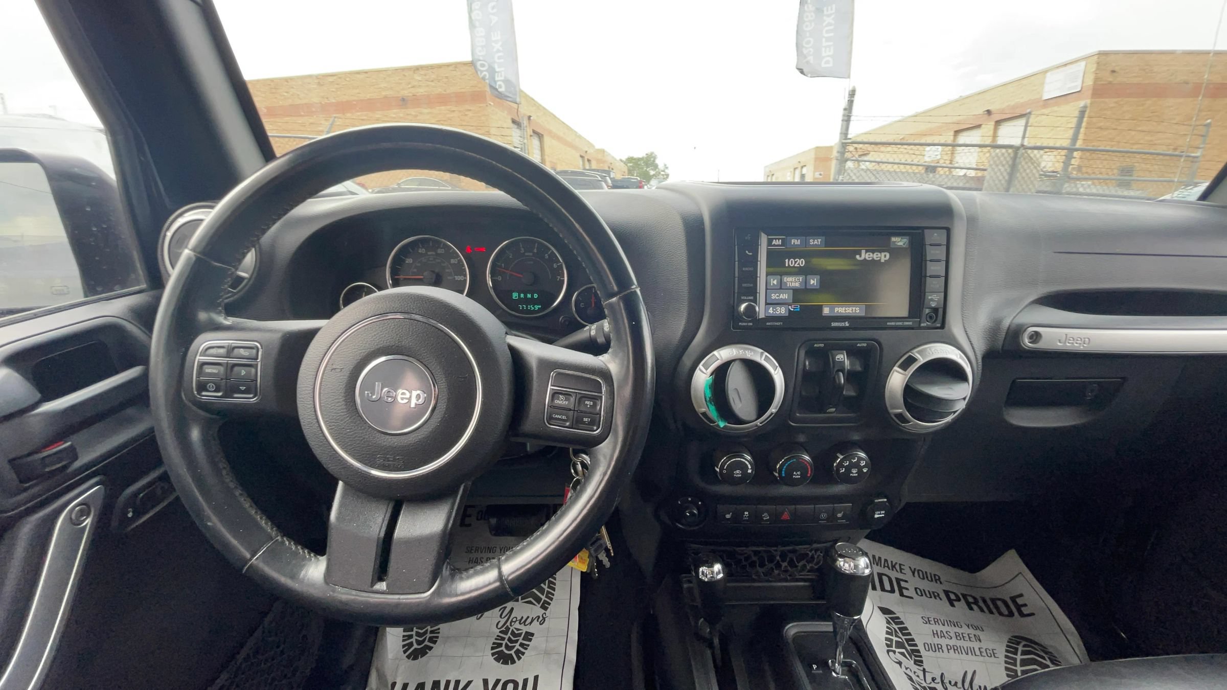 Used 2015 Jeep Wrangler Unlimited Sahara w/ Connectivity Group AWD/4WD image 10