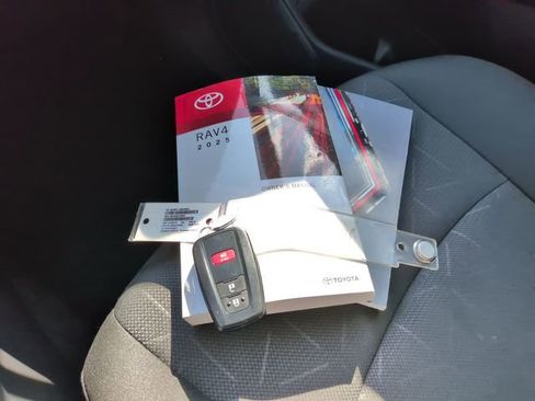Used 2025 Toyota RAV4 XLE FWD image 8