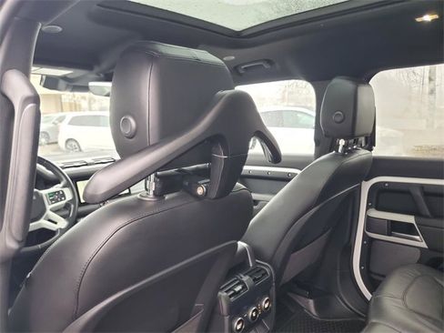 Used 2024 Land Rover Defender 110 S image 28