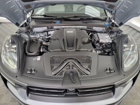New 2025 Porsche Macan S image 13