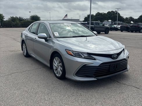 Used 2021 Toyota Camry LE FWD image 2